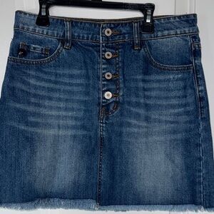 Kancan Jean Skirt NWOT SIZEMw/ a 4 button up closure and frayed detailings edges